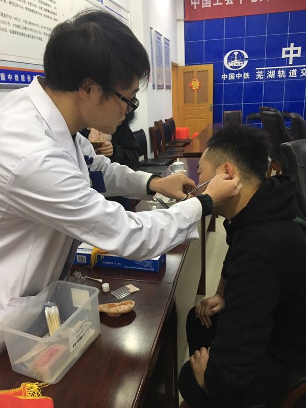 送健康 送溫暖 我院志愿者關愛軌道交通一線建設者在行動(圖6)