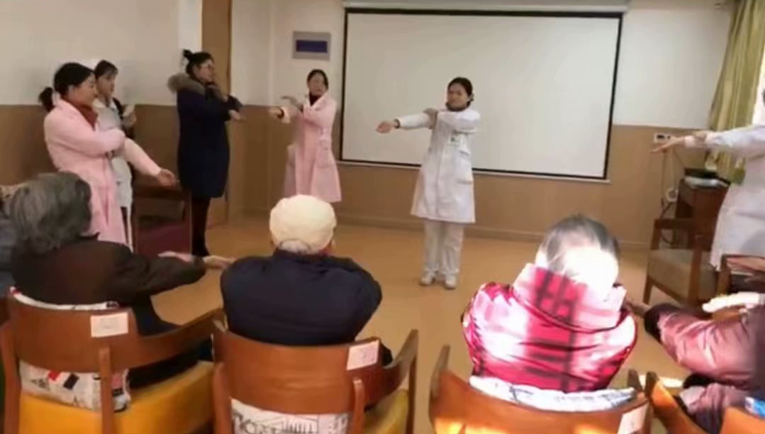 護理延伸服務(wù)之中醫(yī)特色循經(jīng)拍打操走進福延頤樂堂養(yǎng)老公寓(圖1)