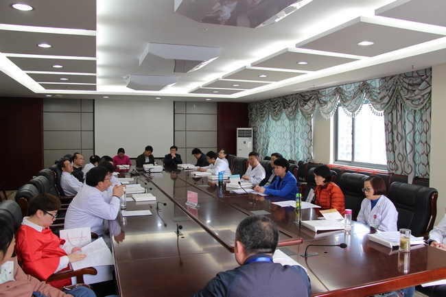 發(fā)揚民主，凝聚共識，科學決策——各代表團分組討論(圖1)