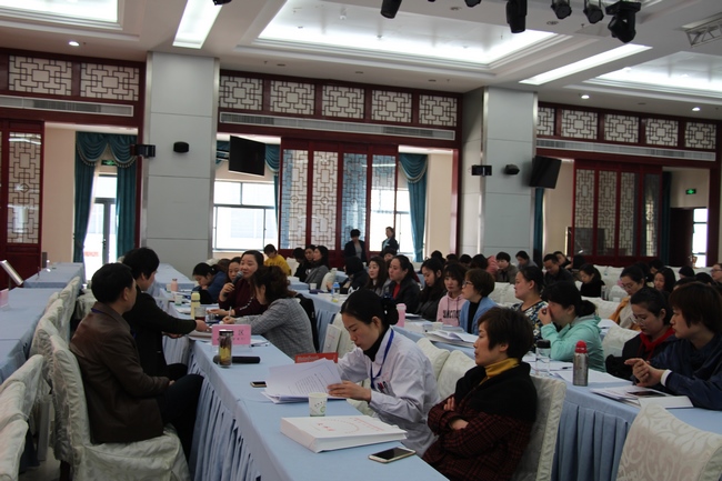 發(fā)揚民主，凝聚共識，科學決策——各代表團分組討論(圖4)