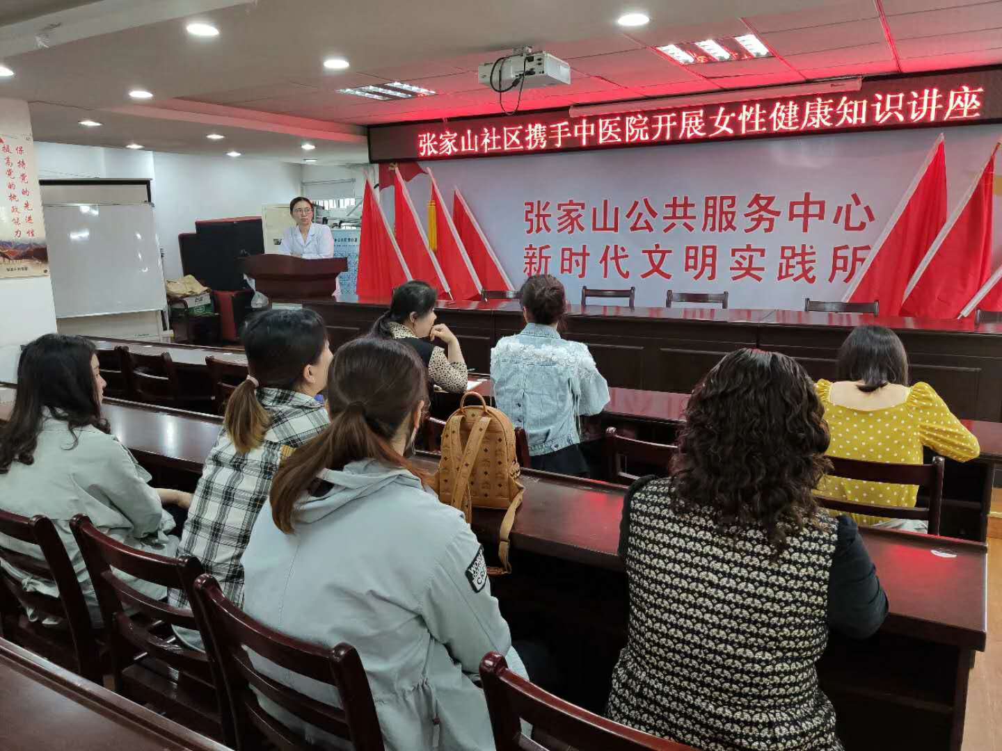我院婦科走進(jìn)張家山社區(qū)開(kāi)展健康教育講座?(圖1)