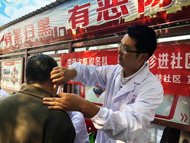 便民服務(wù)暖人心—-我院深入李巷社區(qū)開展義診活動(dòng)(圖4)