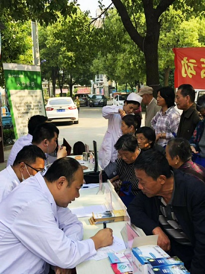 便民服務(wù)暖人心—-我院深入李巷社區(qū)開展義診活動(dòng)(圖5)