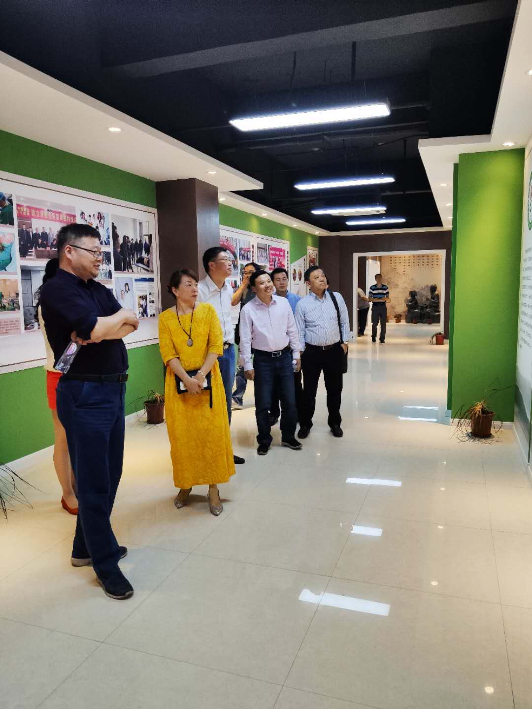 蕪湖市檢驗(yàn)協(xié)會成員來我院院史館參觀(圖3)