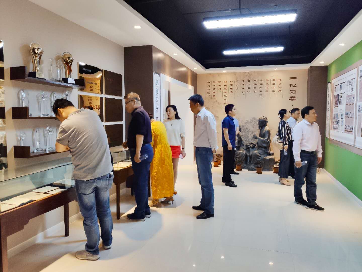 蕪湖市檢驗(yàn)協(xié)會成員來我院院史館參觀(圖4)