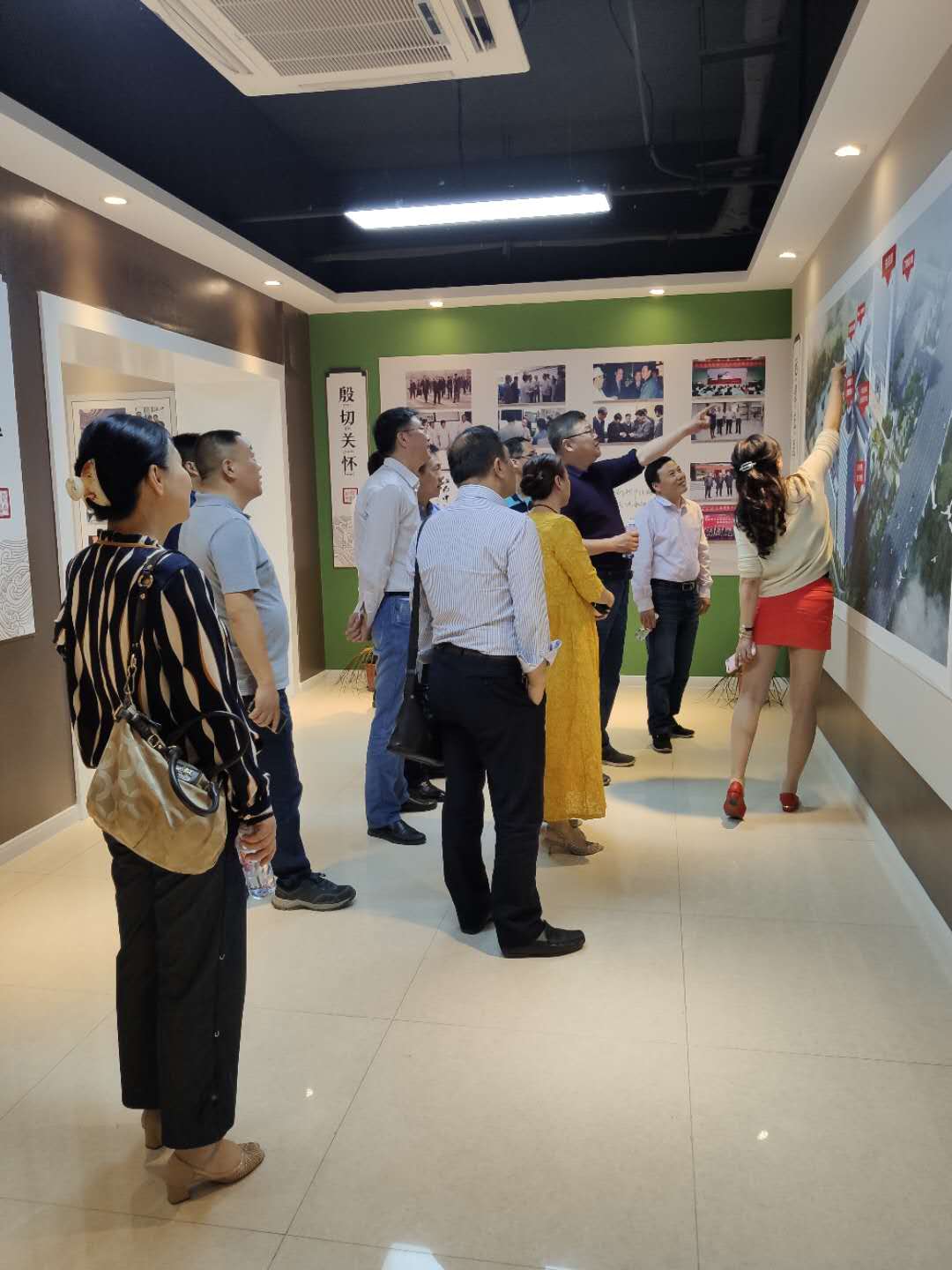 蕪湖市檢驗(yàn)協(xié)會成員來我院院史館參觀(圖1)