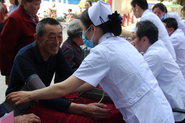 我院聯(lián)合弋磯山街道舉辦5.31世界無(wú)煙日健康進(jìn)社區(qū)主題活動(dòng)(圖10)