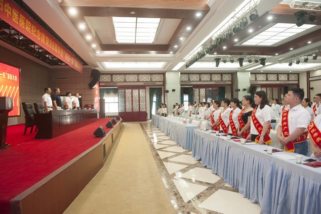 蕪湖市中醫(yī)醫(yī)院召開紀(jì)念建黨98周年暨“兩優(yōu)一先”表彰大會(圖14)