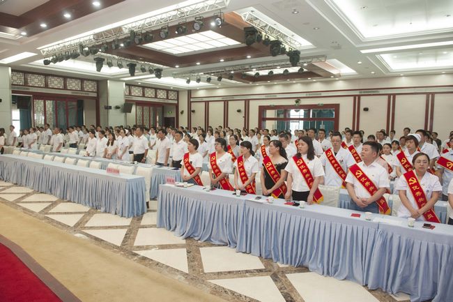 蕪湖市中醫(yī)醫(yī)院召開紀(jì)念建黨98周年暨“兩優(yōu)一先”表彰大會(圖2)