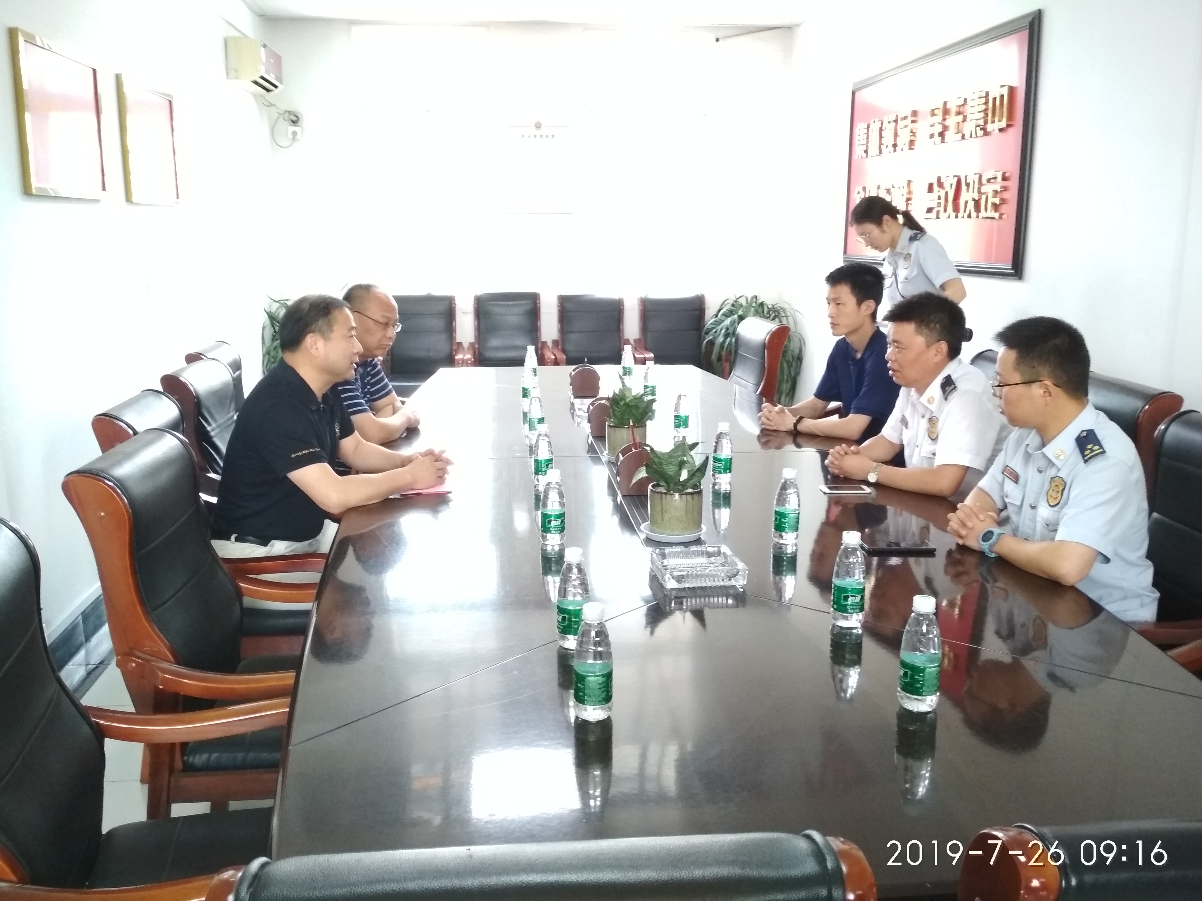 夏季送清涼 ——我院慰問弋江消防大隊(圖1)