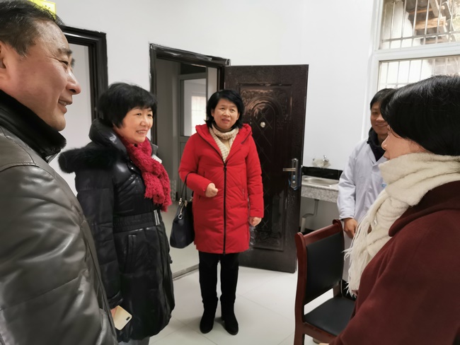 情系駐村醫(yī)生 助力脫貧攻堅——市衛(wèi)健委、市中醫(yī)院領(lǐng)導帶隊慰問我市“百醫(yī)駐村”醫(yī)生(圖4)