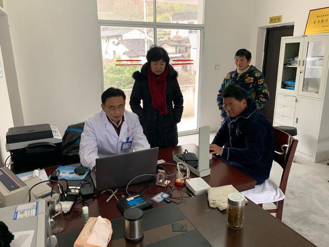 情系駐村醫(yī)生 助力脫貧攻堅——市衛(wèi)健委、市中醫(yī)院領(lǐng)導帶隊慰問我市“百醫(yī)駐村”醫(yī)生(圖13)