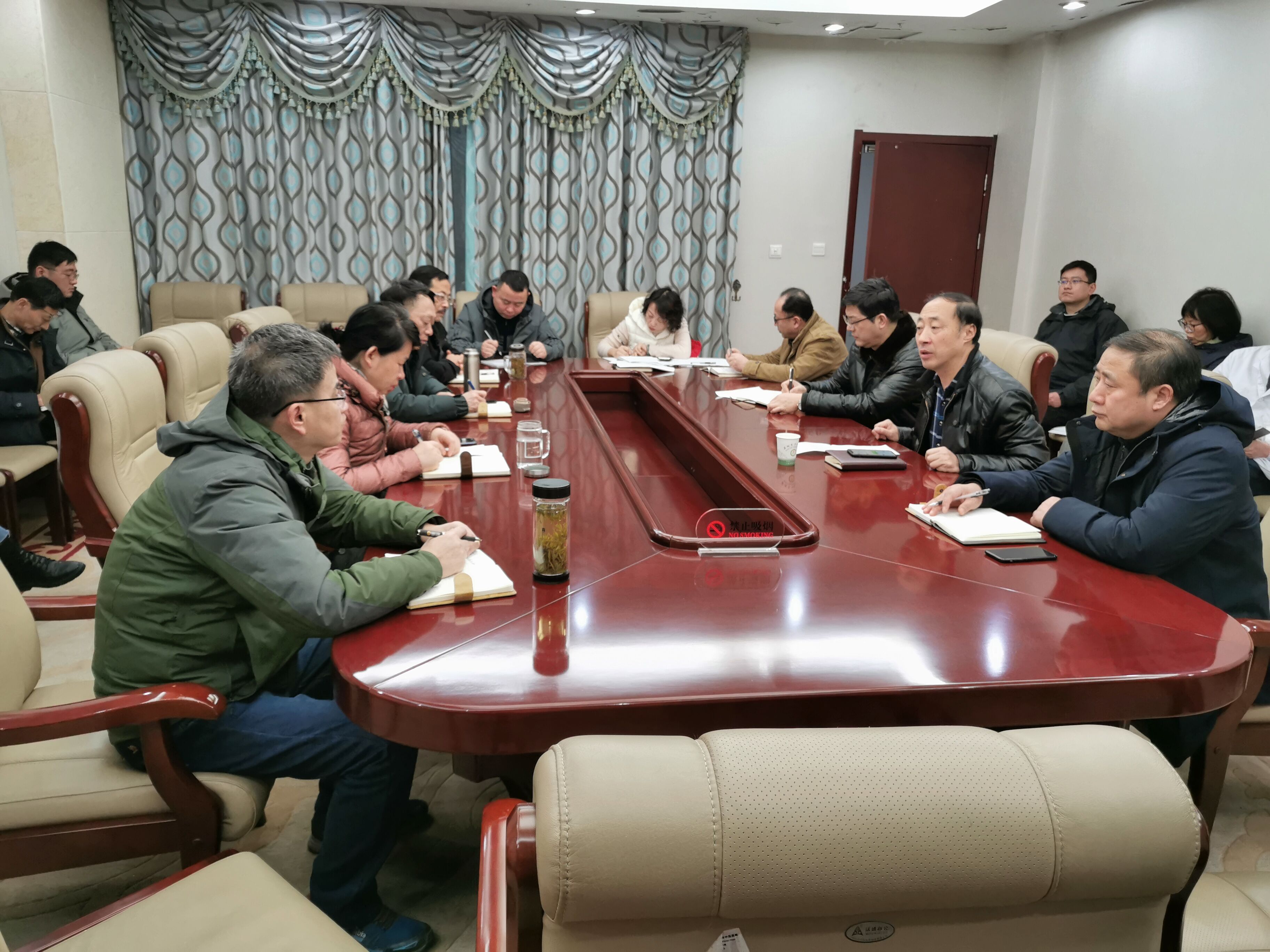 落實決策部署 堅定信心決心——我院召開新型冠狀病毒感染的肺炎防控工作第三次調(diào)度會(圖1)