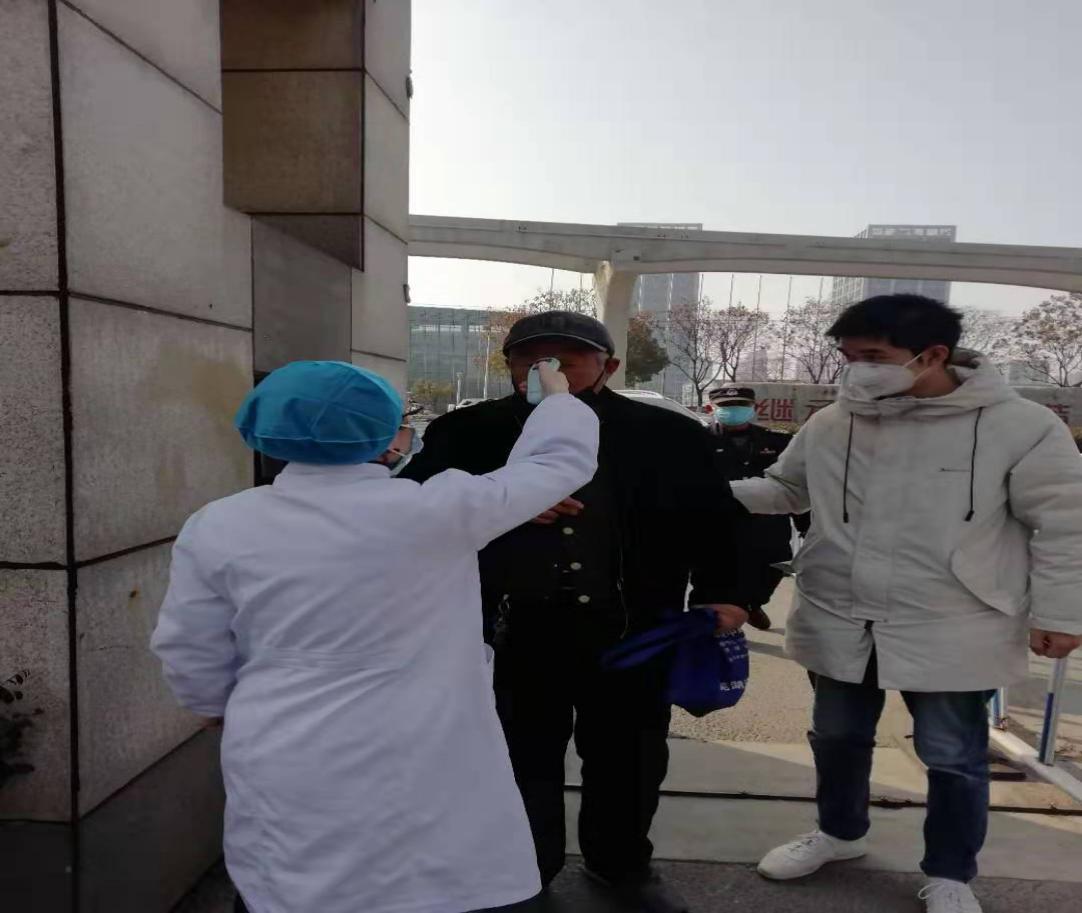 【讓黨旗在防控一線高高飄揚(yáng)】疫情防控，黨員志愿者在行動！(圖4)