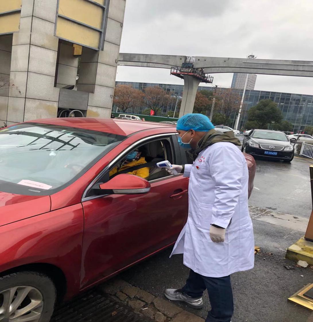 【讓黨旗在防控一線高高飄揚(yáng)】疫情防控，黨員志愿者在行動！(圖5)