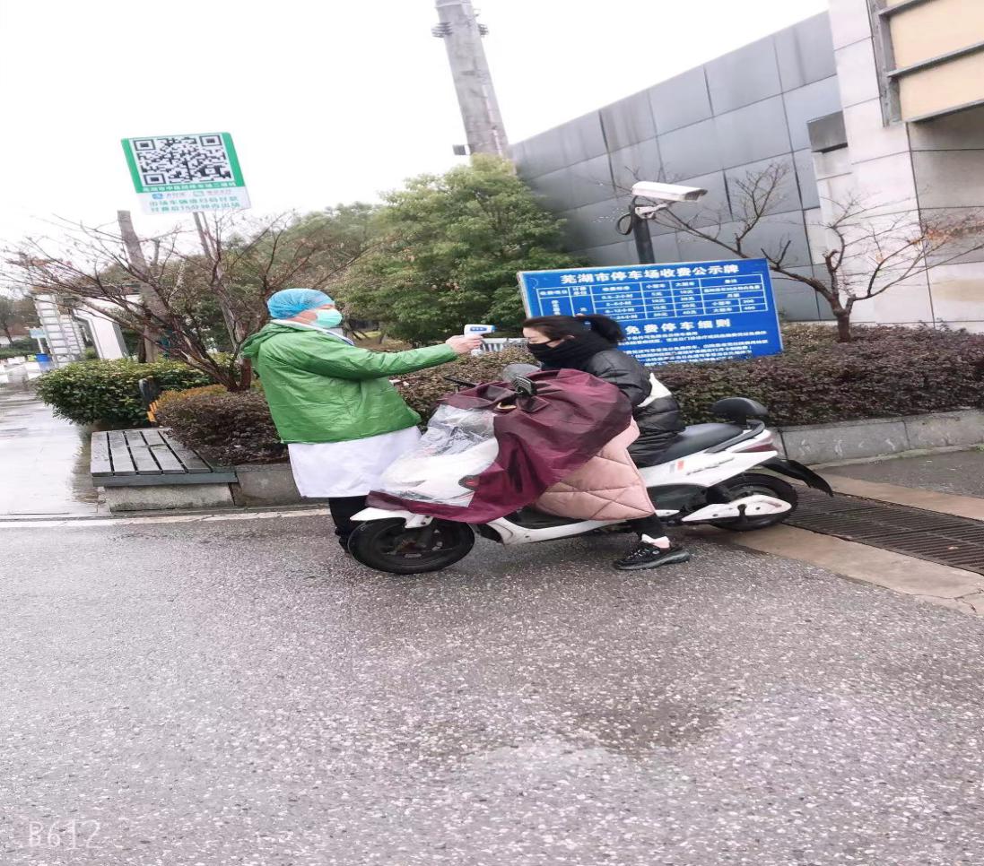 【讓黨旗在防控一線高高飄揚(yáng)】疫情防控，黨員志愿者在行動！(圖6)