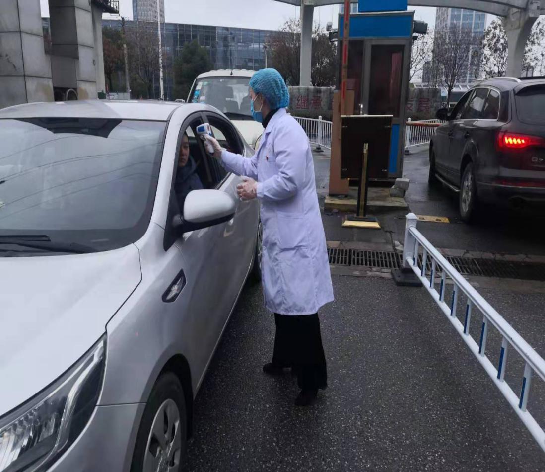 【讓黨旗在防控一線高高飄揚(yáng)】疫情防控，黨員志愿者在行動！(圖7)