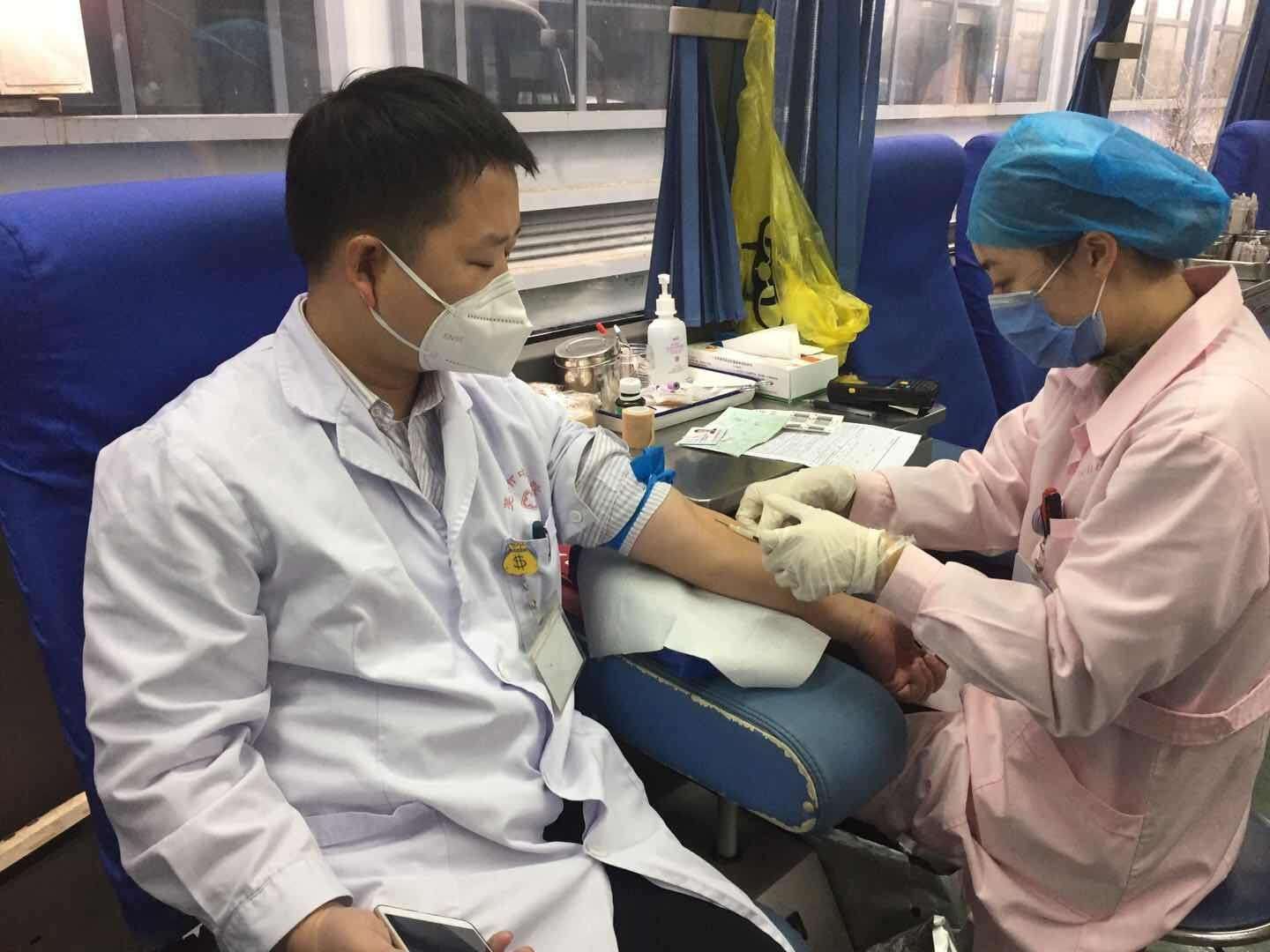 【讓黨旗在防控一線高高飄揚】為愛逆行，市中醫(yī)院各支部黨員積極獻血助力抗“疫”(圖2)