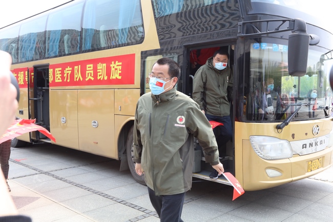 山河無(wú)恙 英雄凱旋——蕪湖市中醫(yī)醫(yī)院援助湖北醫(yī)療隊(duì)員全部凱旋(圖2)