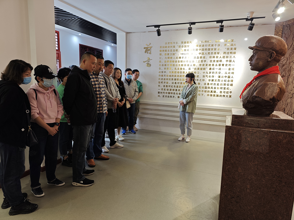 我院行政第一黨支部聯(lián)合行政第二黨支部開展“緬懷先烈 不忘初心”主題黨日活動(圖1)