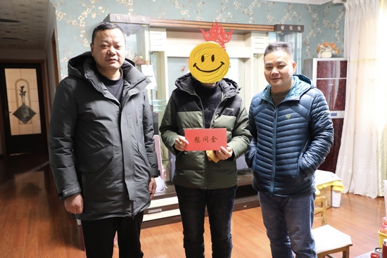 春節(jié)慰問(wèn)送溫暖   醫(yī)院關(guān)懷暖人心  ——院工會(huì)開(kāi)展節(jié)前走訪(fǎng)慰問(wèn)病困職工活動(dòng)(圖1)