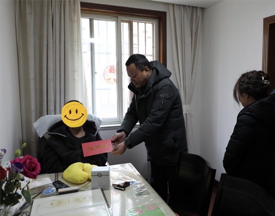 春節(jié)慰問(wèn)送溫暖   醫(yī)院關(guān)懷暖人心  ——院工會(huì)開(kāi)展節(jié)前走訪(fǎng)慰問(wèn)病困職工活動(dòng)(圖7)