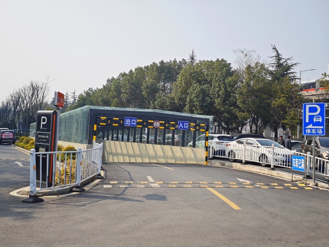 2號(hào)樓車庫入口 (復(fù)制).jpg