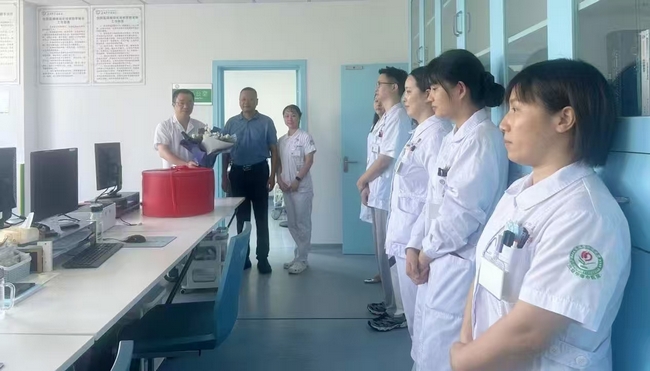 德馨于行 技精于勤|院領(lǐng)導(dǎo)一線慰問(wèn)暖人心 醫(yī)師節(jié)致敬醫(yī)者顯真情(圖9)